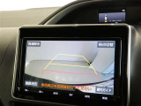 バックガイドモニターで、後方を確認しながら安心して駐車することができます。運転初心者も熟練者も必須の機能ですよ!