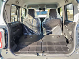 後部座席を倒していただければ、よりたくさんのお荷物も積みこむことも可能です。
