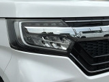 明るくて長寿命のLEDヘッドライト採用
