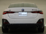 BMWのお車は、走行の安定性とコーナリングの良さを追求し、思い通りにハンドルの操作可能です。試乗車もご用意しておりますので、ぜひ&ldquo;駆け抜ける歓びをご体感ください!