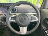 インテリアに合わせたデザインのステアリングは、運転される方のことも考え、運転しやすい形状、大きさです。是非一度、実際に触ってお確かめください。