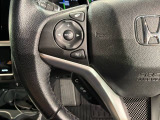 ステアリングにオーディオ操作スイッチが付いています。オーディオ画面に直接タッチしなくても操作が出来ますので、運転に集中できます。