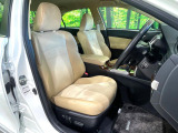 運転席シート廻りは使用感も少なく、良好な状態となっています。丁寧に使われていたことがよくわかりますね。
