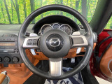 【純正革巻きステアリング】上質な革を使用することで、手にしっかり馴染みとても運転しやすいハンドルです♪