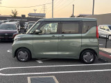 当店は照明・屋根付きスペースございますので雨天時も安心して現車確認が可能です。