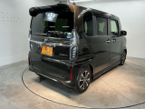 スポーティー&スタイリッシュな、大型テールゲートスポイラー