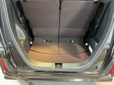 見た目以上にたっぷり入る。そんな意外性が自慢のラゲッジです。週末のまとめ買いも、趣味の道具も。積み込む時のワクワクを、この一台が支えます。