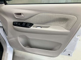 【運転席ドア】収納ポケットが付いているので運転席周りもスッキリ保てます★