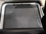 【後席ロールサンシェード】日差し対策だけでなく、夏場は車内の温度上昇もできるだけ防ぎ、エコ走行につながります。