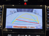 ステアリングと連動したガイド機能付きリヤモニターを装備しております。