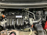 コンパクトなエンジンルームで、室内空間を確保しています。ホンダのMM思想(マンマキシマム・メカミニマム)は今でも受け継がれています。