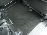 Honda認定中古車に新品の純正フロアマットを装着しました。気分よくドライブをお楽しみいただけます♪