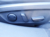 運転席パワーシートの調整スイッチを確認できます。