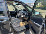 運転席はとても広く運転が楽ちんです!