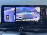 アラウンドビューモニターは前方や側面を映し出すことも可能ですので発進時の確認や幅寄せ離合時などにとても便利です。