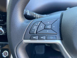 ステアリングスイッチ搭載で手元でオーディオやナビの音量調整等が出来ますので目線をずらすことなく使用できるので安全ですね。