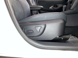 パワーシート搭載。微妙な調整が手軽にでき、ピッタリなポジションで運転することが可能です。