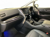 高いホールド性で運転姿勢が安定します。長距離ドライブでも疲れにくいのが魅力です。快適なドライビングライフをお送りください♪