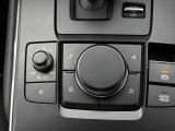 【コマンダーコントロール】ナビの操作はシンプルで使いやすく、機能を覚えやすいボタン配置で手元を見ることなく操れるようになっています!