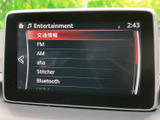 FMやAMをはじめ、Bluetoothなど複数の音源を選べるメニューを表示。画面上で項目を確認しやすく、普段よく使う音楽やラジオを選んで楽しめる装備です。