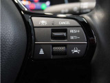 ◆アダプティブクルーズコントロール◆予め設定した車速内でクルマが自動的に加減速。前走車との適切な車間距離を維持しながら追従走行します。【LKAS】車線維持支援システムでステアリング操作を支援。
