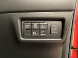 各種機能の切替スイッチは運転席パネル下に集約されています。任意で切り替え可能なため状況に合わせてお使いください。