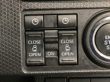 【両側パワースライドドア】両側がパワースライドドアになっており、運転席のスイッチやスマートキーでも開閉が可能です!開口部も広いので乗り降りも楽々♪