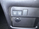 充電用USB端子・12V/120Wのアクセサリーソケットが付いています。