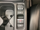 セレクターノブの下に、異なる加速感を楽しめるドライブモードスイッチがついています。一般道、スポーツ走行、エコ走行など、シーンに合わせて加速感を楽しめるドライブモードスイッチです。
