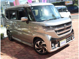 自社工場を3拠点完備しております。重整備やカスタムを始め、ご購入後のお車のメンテナンスも弊社にお任せください。