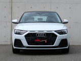 一目でAudiだと分かる特色を持つフロントマスク。
