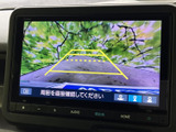 バック時の安全性を高めるバックモニターを搭載。狭い道や駐車場でも、周囲の状況を把握しやすく、スムーズな駐車をサポートします。