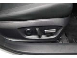 運転席はパワーシート搭載。微妙な調整が手軽にでき、ピッタリのポジションで運転することが可能です。