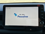 停車中に映像やテレビを視聴できる画面を備えています。待ち時間などに車内で映像を楽しみたいときにも活用でき、画面表示で視聴内容を確認しやすい便利な装備です。