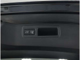 パワーバックドア装備!リヤゲートのスイッチを押すだけでバックドアが閉まります!運転席周りからも開閉の操作ができます♪