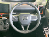 インテリアに合わせたデザインのステアリングは、運転される方のことも考え、運転しやすい形状、大きさです。是非一度、実際に触ってお確かめください。