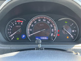 速度や燃料残量などを運転席正面で確認でき、必要な情報をひと目で把握しやすい配置です。表示がまとまっているため、運転中も視線移動を抑えて確認できます。