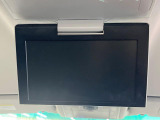 【フリップダウンモニター】大画面モニターで後席でもエンタメをお楽しみいただけます。小さなお子様にも大人気の装備です♪