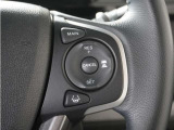 ◆アダプティブクルーズコントロール◆予め設定した車速内でクルマが自動的に加減速。前走車との適切な車間距離を維持しながら追従走行します。【LKAS】車線維持支援システムでステアリング操作を支援。
