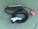 200v普通充電ケーブルが付属しています。