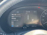 航続可能距離・瞬間燃費・平均燃費なども表示でき、昼夜を問わず視認性に優れた見やすいファインビジョンメーター