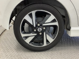 日産純正15インチアルミホイールです。