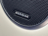 ●MERIDIANサウンドシステム:モデル毎に最適な調整が施された、ハイエンドサウンドシステムです。通常のスピーカーと比較しても音の広がりが感じられます。是非ご来店の上ご体感ください。