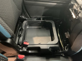 シート下収納で車内の整理整頓ができます。