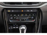【エアコン】2ゾーンフルオートエアコンディショナー(運転席助手席)になっております。暑がりの方と寒がりの方が同席しても大丈夫です。