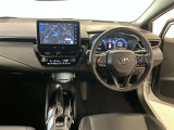 運転席は見やすく整理され、ナビも美しく装着され操作性にも優れています!