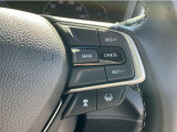 Hondaセンシングの機能のひとつ、アダプティブクルーズコントロール付!アクセルから足を離しても設定したスピードと前車との車間を保ち走行してくれます!車線維持もアシスト☆高速道路で疲労軽減ですね☆