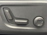 【メモリー機能付きパワーシート】ドライバーごとに設定したシート位置を記憶して、ボタン一つで切り替えできる便利な機能!運転する方が複数名いらっしゃるご家庭におすすめです。