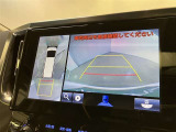 複数のカメラの映像をもとに、クルマを真上から見ているような映像をドライバーに提供し駐車をサポートする機能です。