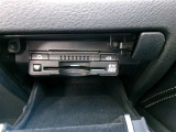 ETC車載器を装備しています。高速道路の料金所もストレスなく通行できます。すっきりとしたビルトインタイプですよ。